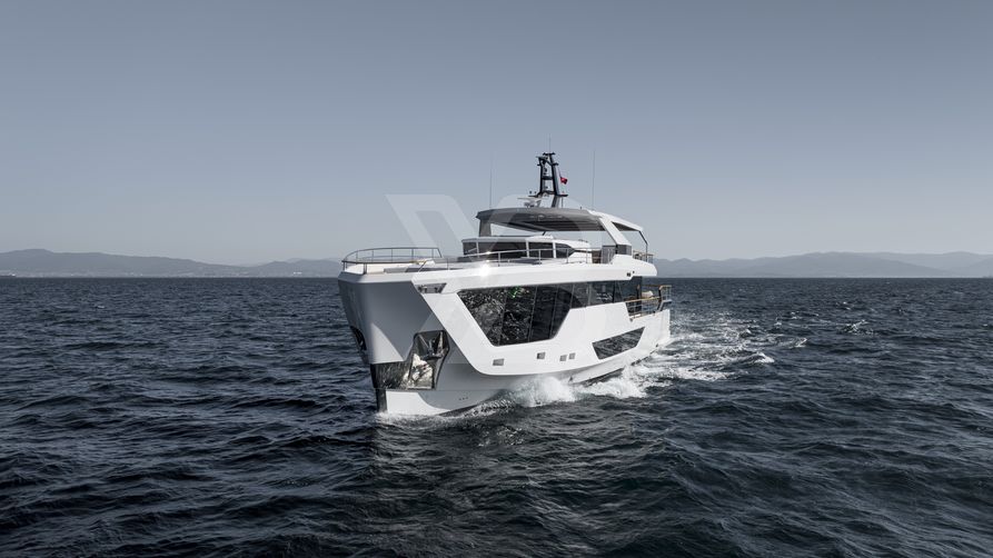 Tuccini yacht exterior 28