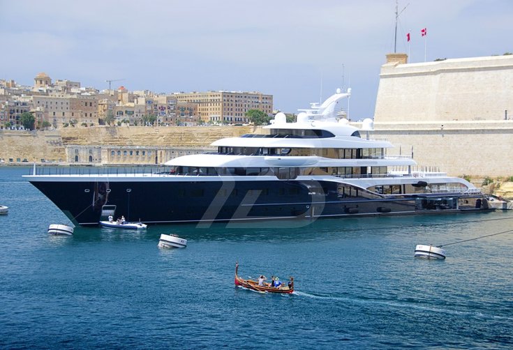 Symphony yacht exterior 24