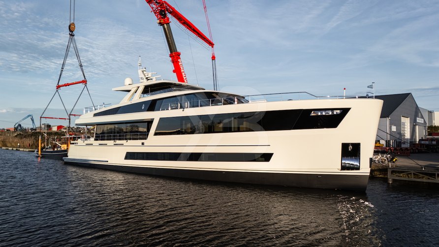 Jangada yacht exterior 2