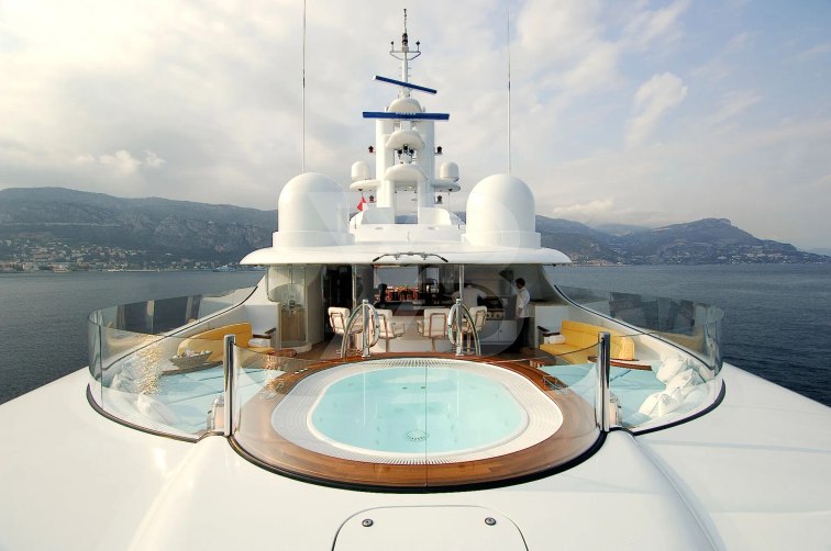 Oasis yacht exterior 4