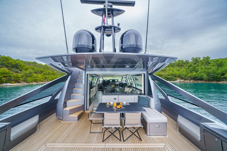 Mavis yacht exterior 5