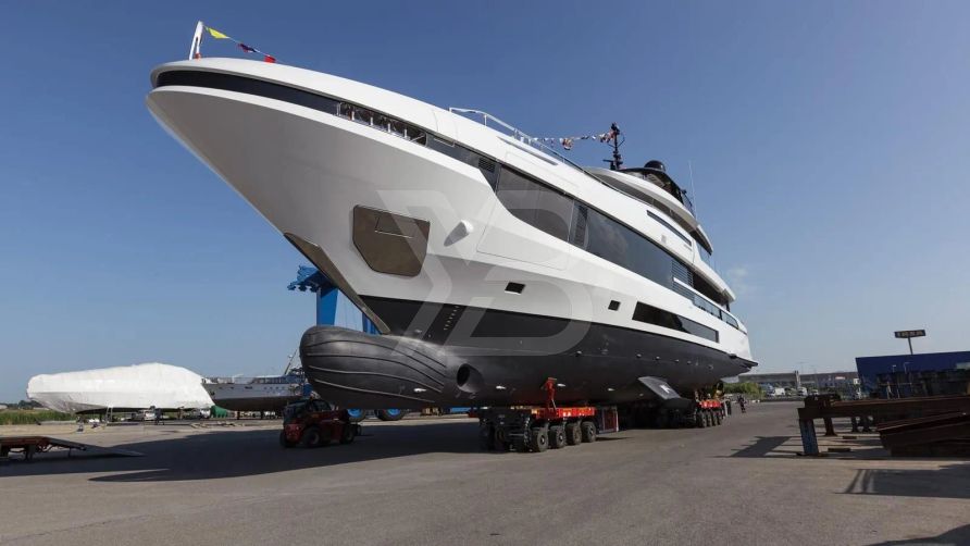 Eva4Eva yacht exterior 34