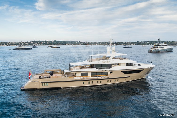 Amika yacht exterior 21