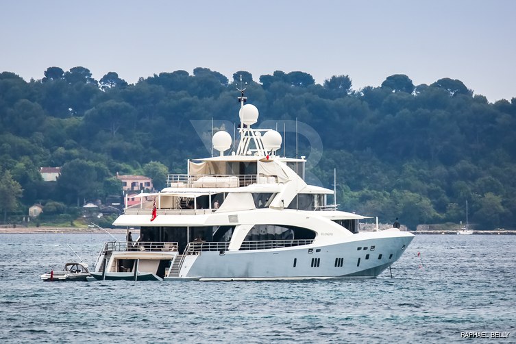 Mariu yacht exterior 4