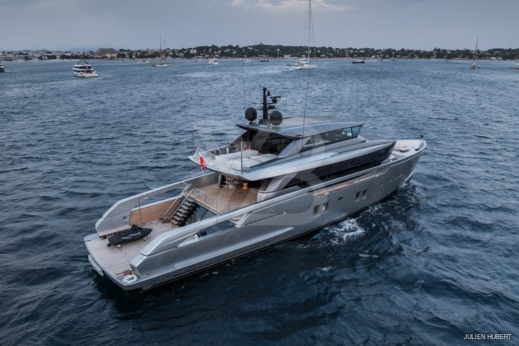 HM 1 yacht exterior 4