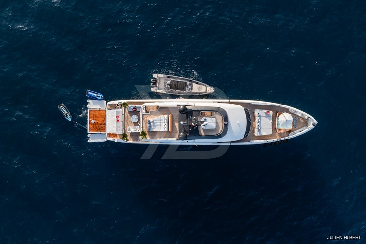 Alluria yacht exterior 6