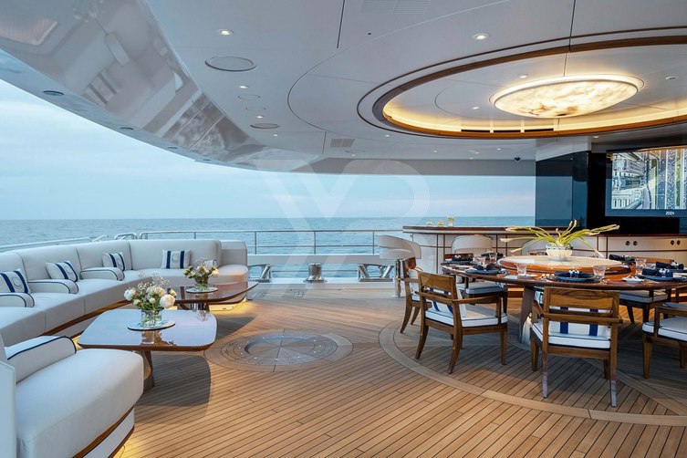 Lusine yacht interior 4