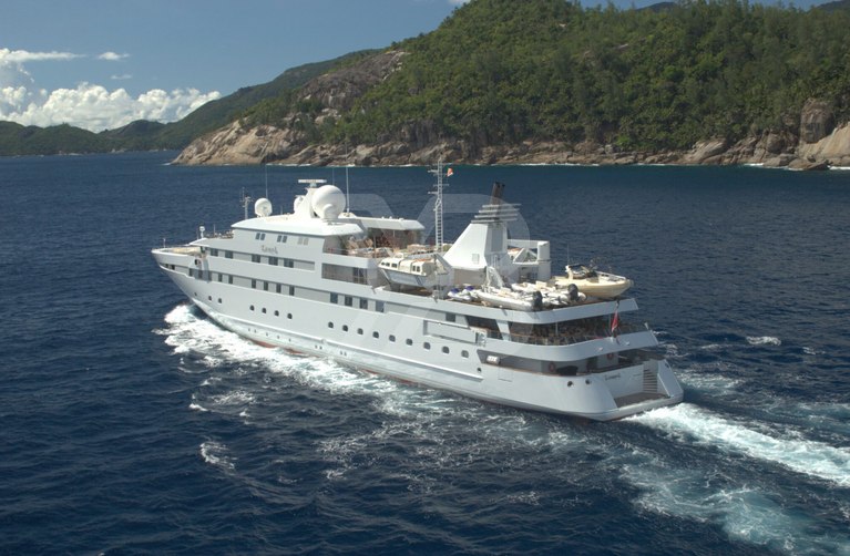 Lauren L yacht exterior 20