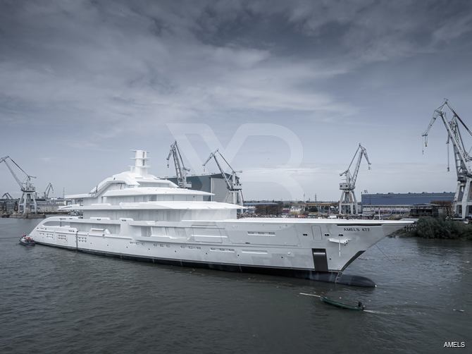 Tanzanite yacht exterior 20