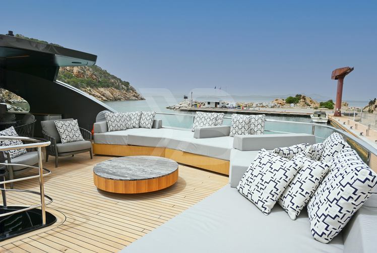 Alma III yacht exterior 4