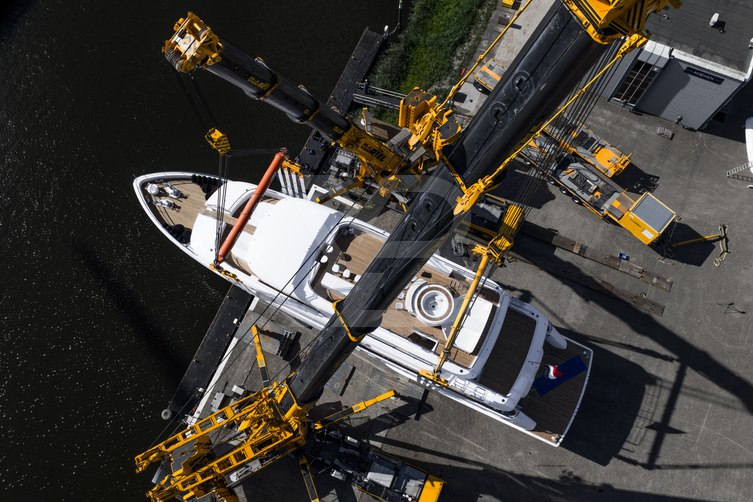 Ad Astra yacht exterior 7