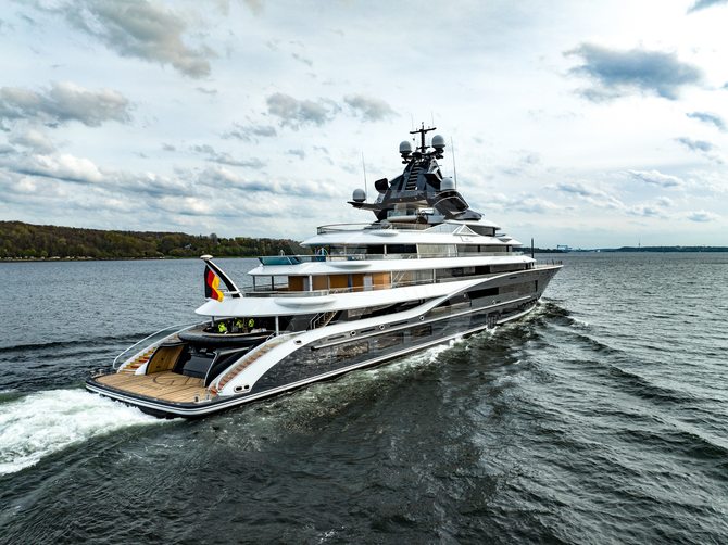 Kismet yacht exterior 14