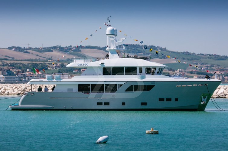 Atlas yacht exterior 3