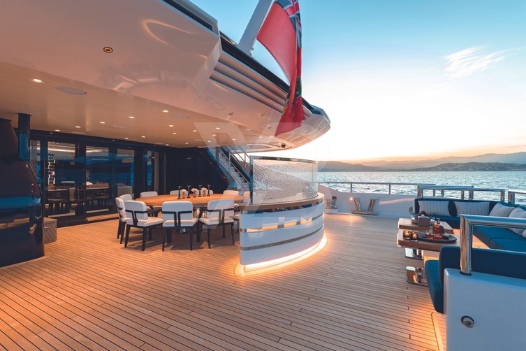 Starlust yacht exterior 4