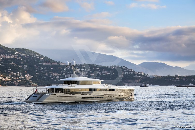 Endeavour 2 yacht exterior 27