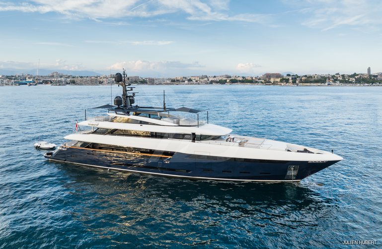 N2H yacht exterior 2