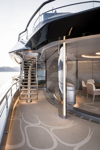 Aviva yacht exterior 9