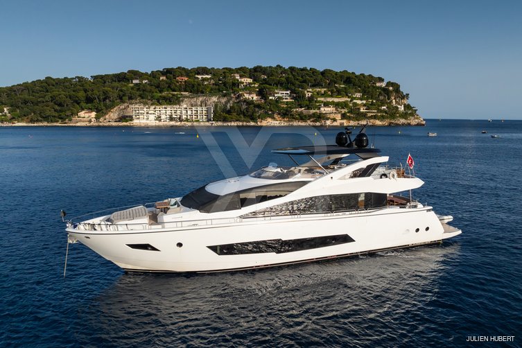 Insomnia yacht exterior 7