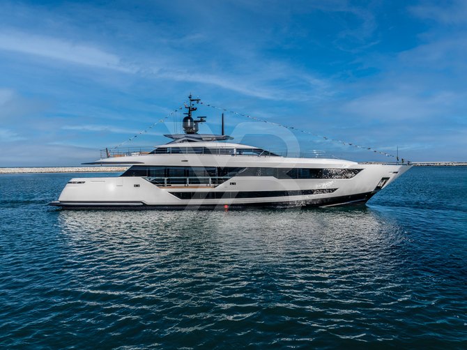Custom Line 120/12 yacht exterior 2
