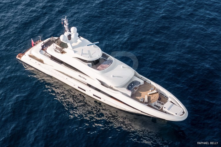 Pearl yacht exterior 9