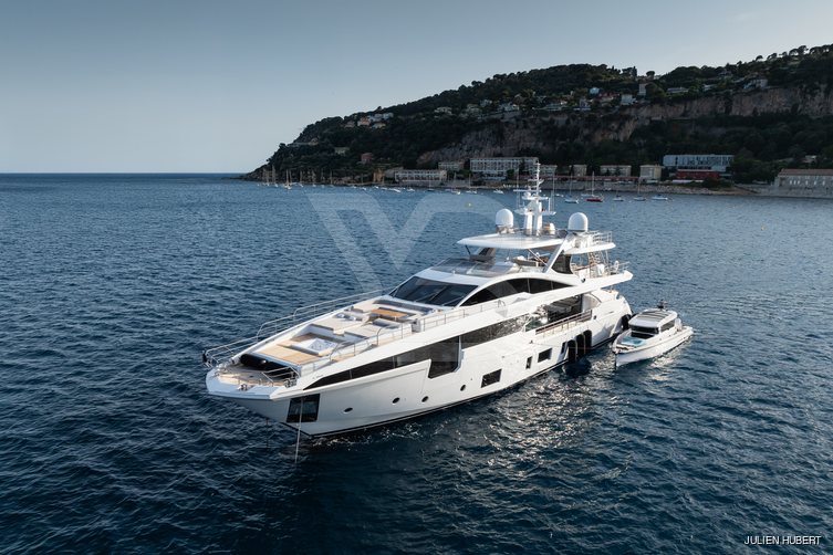 OWO yacht exterior 3