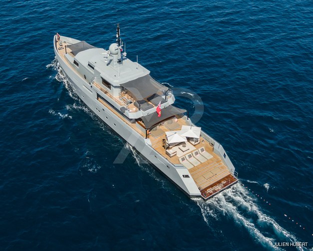 Cyclone yacht exterior 16