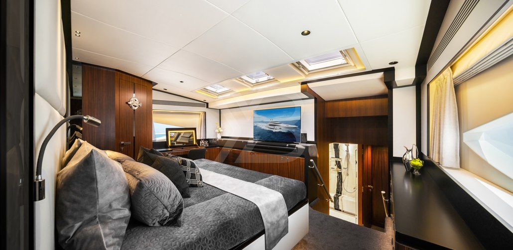 Vin Xan yacht interior 15