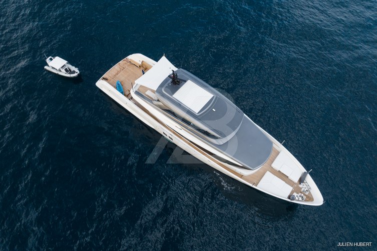 Ami yacht exterior 7