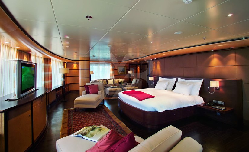 Turama yacht interior 11