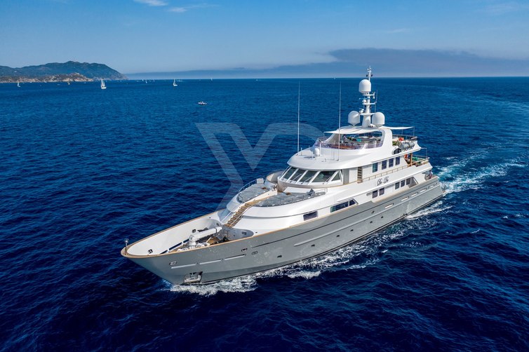 De De yacht exterior 2