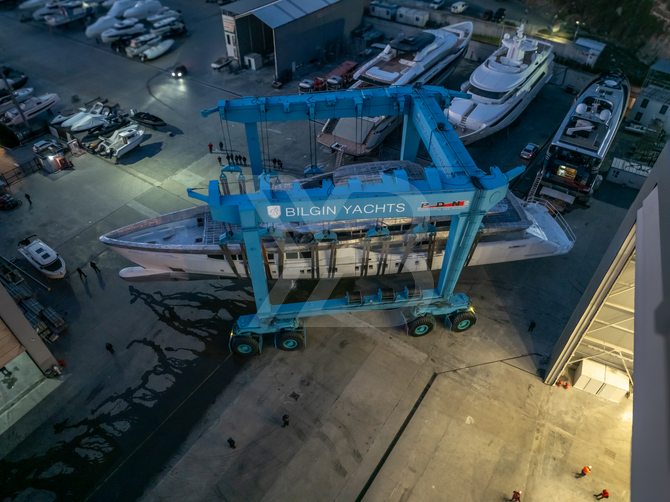 Tamasha yacht interior 9