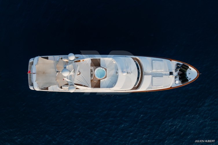 Hoshi yacht exterior 4