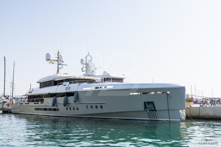 Endeavour 2 yacht exterior 21