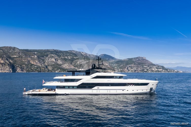 Contigo yacht exterior 24