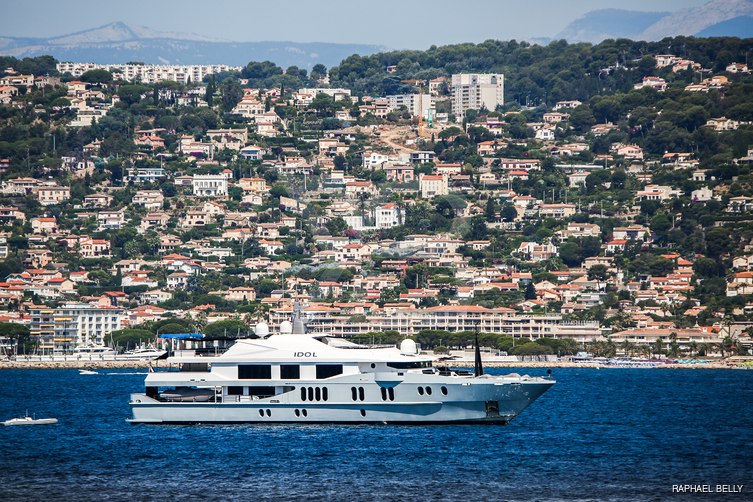 Idol yacht exterior 15