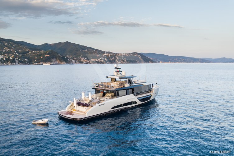 H2O yacht exterior 12