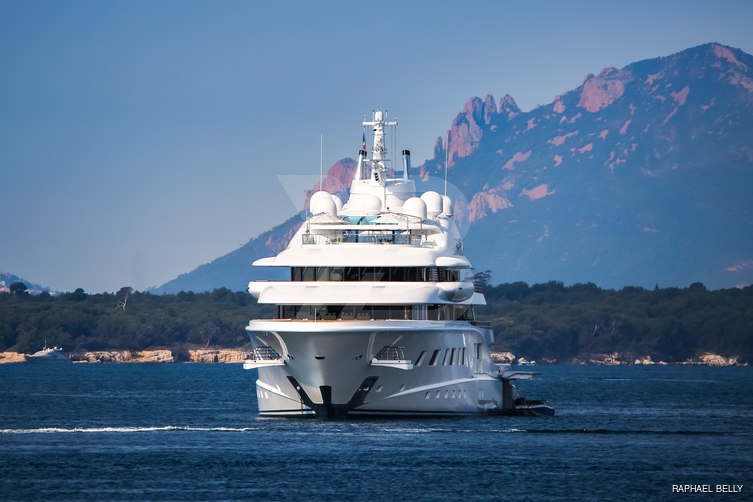 Quantum Blue yacht exterior 18