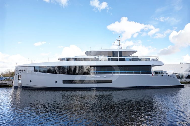 Avatar yacht exterior 3