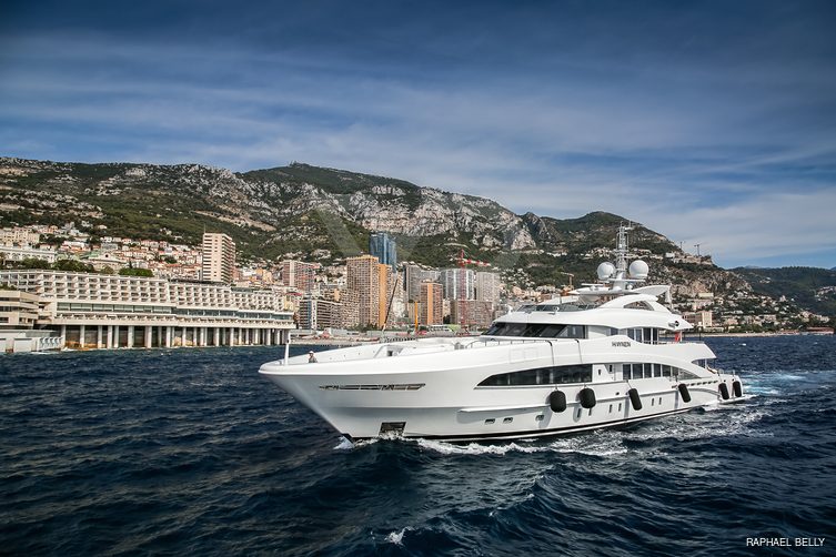 Como I yacht exterior 4