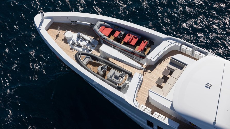 Vida yacht exterior 3