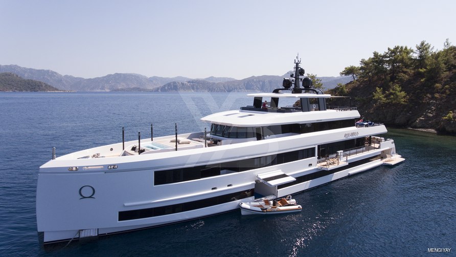 Aquarius yacht exterior 10