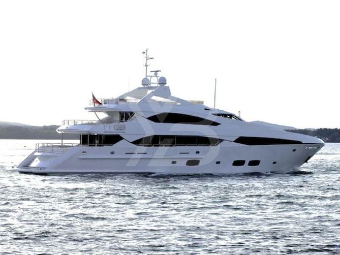 Lucien yacht exterior 4
