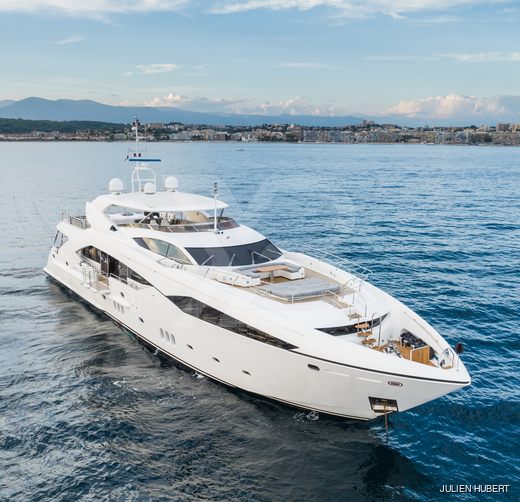 Regulus yacht exterior 3