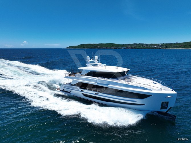 FD90/34 yacht exterior 2
