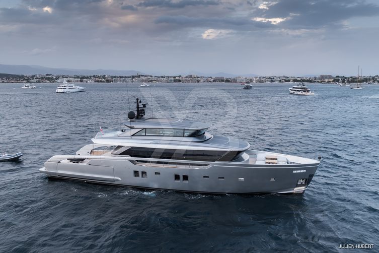 HM 1 yacht exterior 14