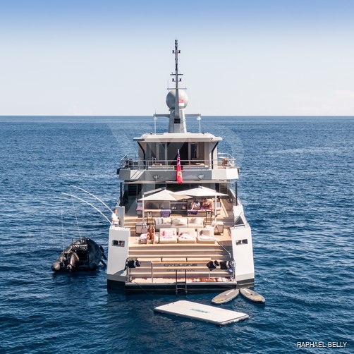 Cyclone yacht exterior 8