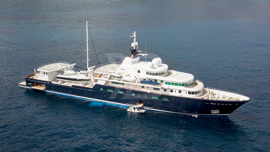 Le Grand Bleu yacht exterior 2