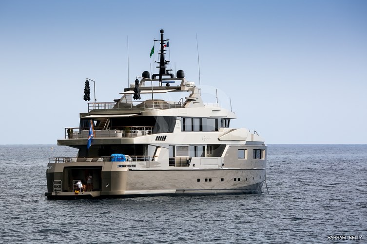 Maverick yacht exterior 3