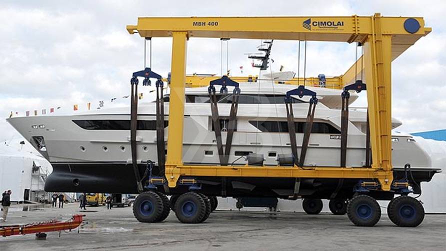 Unus yacht exterior 2