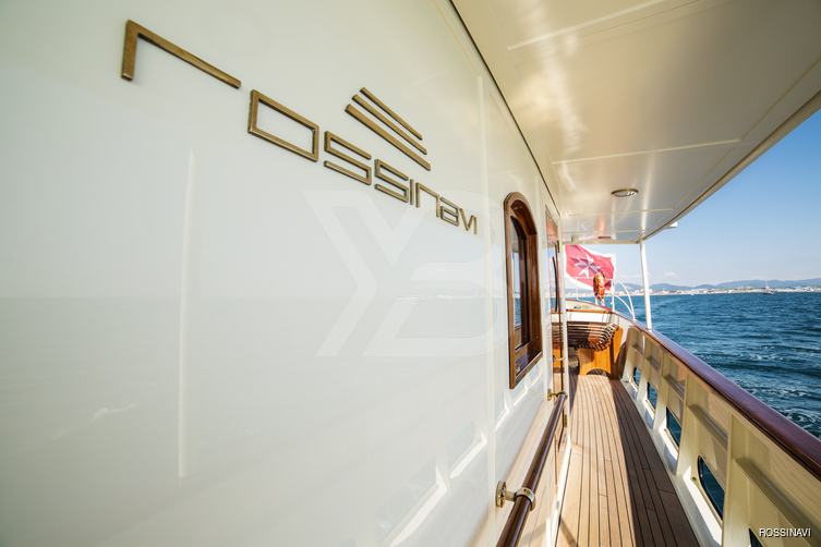 Taransay yacht interior 9